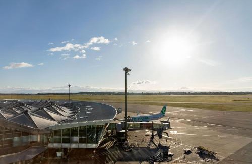 Colombier-Saugnieu Hotel | Moxy Lyon Airport