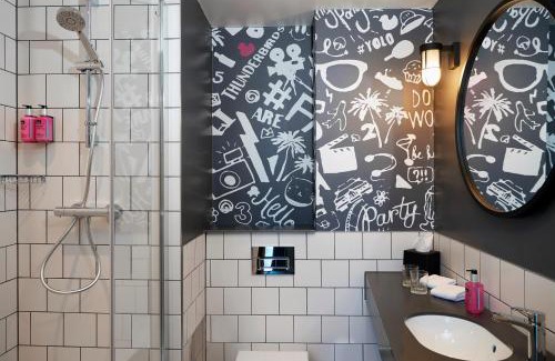 Slough Hotel | Moxy Slough
