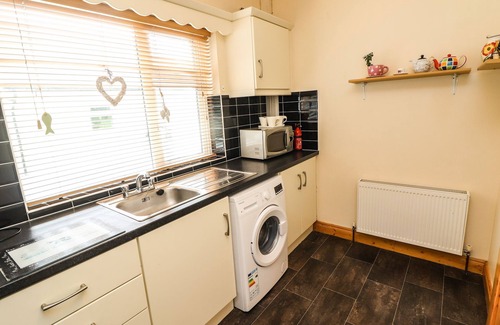 Banna Cottage | MOYBELLA LODGE, romantic, with a garden in Ballybunion, County Kerry