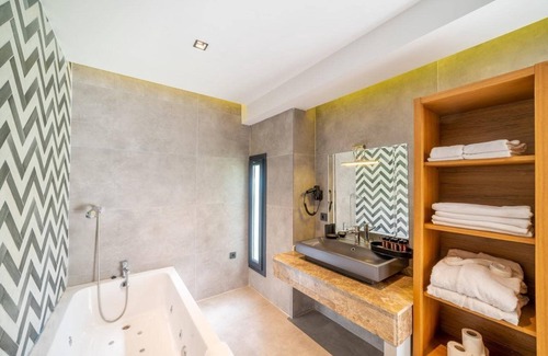 Torba Hotel | Moyo Luxury Hotel & Beach
