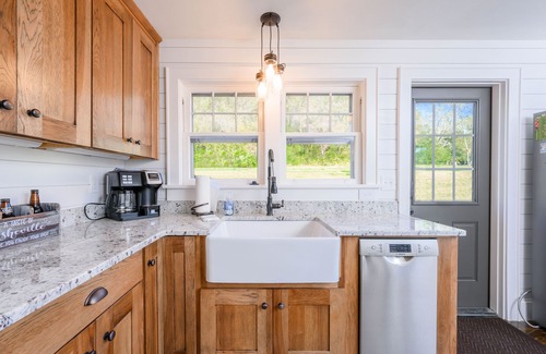 Swannanoa House | Mr. B's Cottage, 10 Minutes to Downtown Asheville!