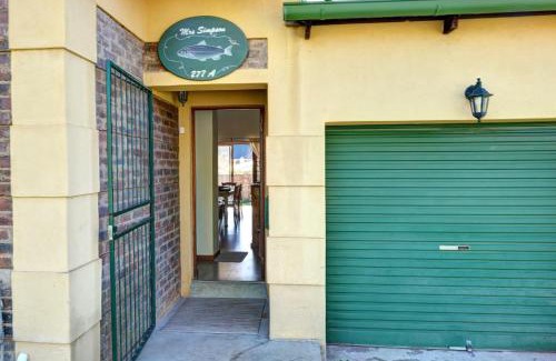 Dullstroom House | Mrs Simpson