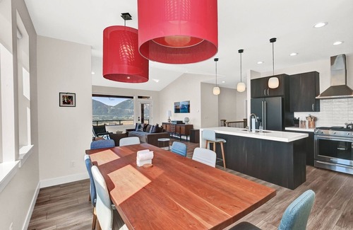 Eden House | MS 14 | Luxurious Scenic Retreat in Eden
