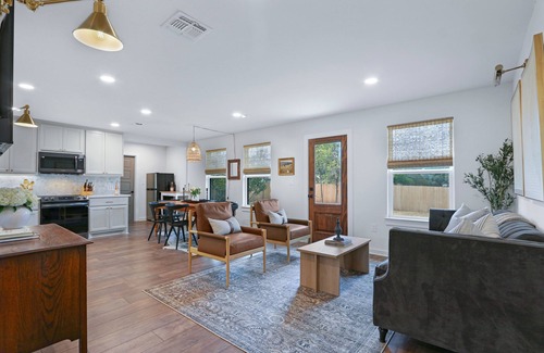 Johnson City Other | Ms Dot’s 290 Wine Trail Farmhouse-Downtown JC- Fire Pit - Covered Patio