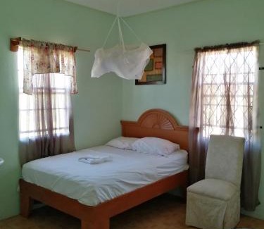 Linden Bed & Breakfast | Ms. Holder's Comfort Villa