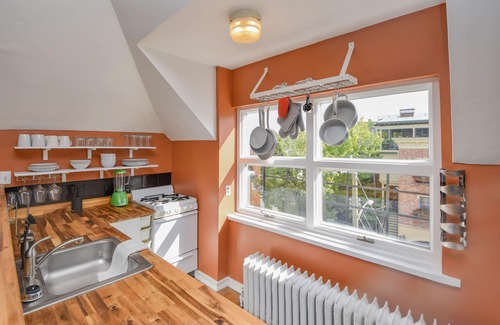 Mount Adams Apartment | Mt. Adams-Rooftop Deck-Mins to Dwntown-Pvt Parking