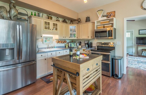 Laurel Ridge House | Mt Admiral's Retreat | Hot Tub & Mountain Views!