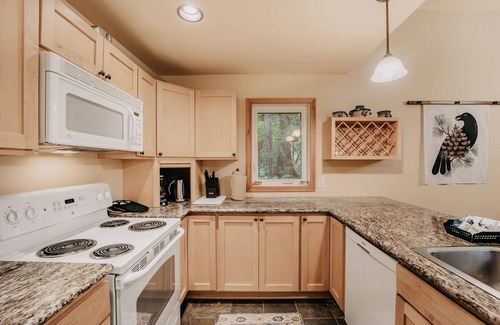 Warnick House | Mt. Baker Lodging Cabin 40 - Sleeps 8!
