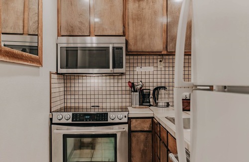 Glacier Apartment | Mt. Baker Lodging Condo 57 - Sleeps 6!