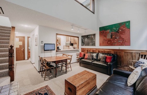 Glacier Apartment | Mt. Baker Lodging Condo 57 - Sleeps 6!