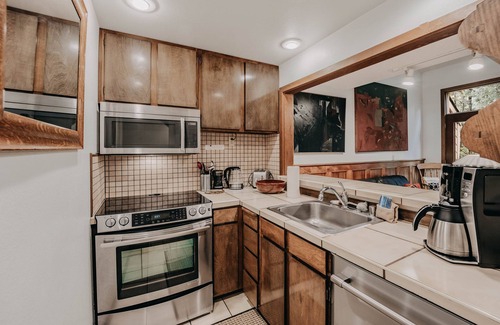 Glacier Apartment | Mt. Baker Lodging Condo 57 - Sleeps 6!