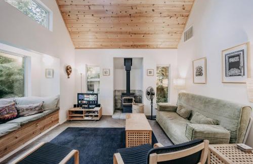 Glacier Ski Chalet | Mt Baker Rim Cabin 19 - Pet Friendly, WIFI, Hot Tub, Sleeps 10