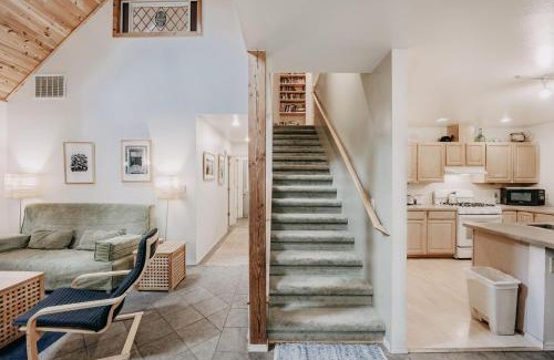 Glacier Ski Chalet | Mt Baker Rim Cabin 19 - Pet Friendly, WIFI, Hot Tub, Sleeps 10