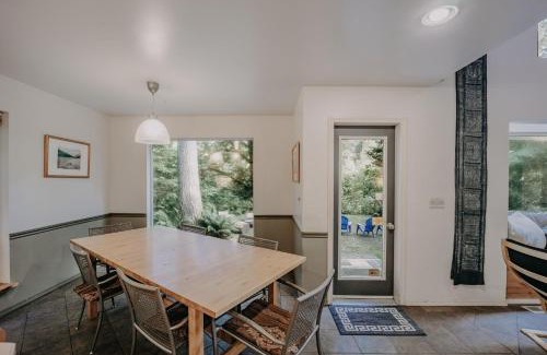 Glacier Ski Chalet | Mt Baker Rim Cabin 19 - Pet Friendly, WIFI, Hot Tub, Sleeps 10