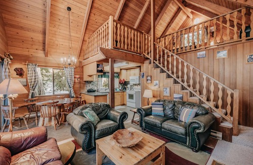 Glacier Cabin | Mt Baker Rim Cabin #53 - Hot Tub - Wi-Fi - BBQ
