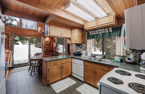 Glacier Cabin | Mt Baker Rim Cabin #53 - Hot Tub - Wi-Fi - BBQ