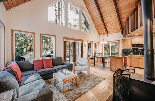 Glacier Cabin | Mt. Baker Rim Cabin #99 - Hot Tub - WiFi - Pets Ok