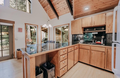 Glacier Cabin | Mt. Baker Rim Cabin #99 - Hot Tub - WiFi - Pets Ok