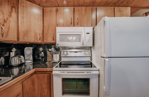 Glacier Cabin | Mt. Baker Rim Cabin #99 - Hot Tub - WiFi - Pets Ok