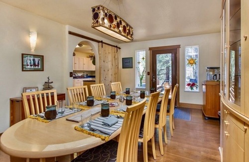 Bear Creek Apartment | Mt.Benson Suite at Bell In the Woods B&B (King/Queen/2xTwin/Bottom Flr) Max6ppl