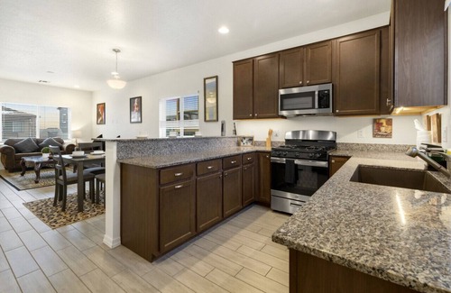 Flagstaff House | *Mt Elden Tree Home* Hot Tub*A/C