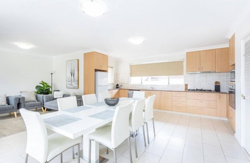 Mount Hawthorn House | Mt Hawthorn Family Home - Executive Escapes
