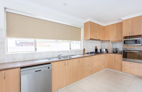 Mount Hawthorn House | Mt Hawthorn Family Home - Executive Escapes