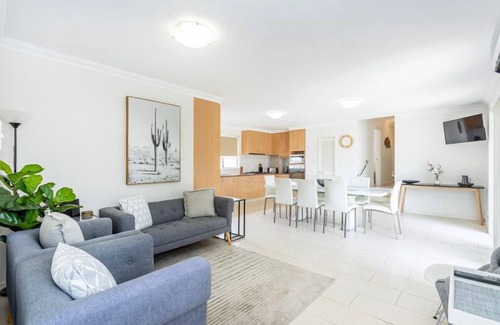 Mount Hawthorn House | Mt Hawthorn Family Home - Executive Escapes