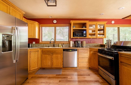Zigzag Cabin | MT HOOD CABIN! Remodeled, 2500 sq ft, Sleeps 12!