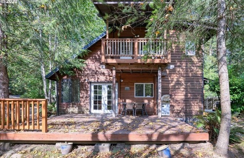 Welches House | Mt. Hood Hideaway: Hiking, harmony, hot tub, and access to the hill!