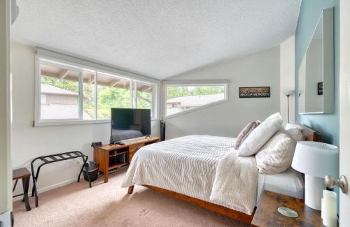 Welches House | Mt Hood Village Condo - Cozy Retreat with Fireplace