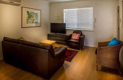 Inglewood Apartment | Mt Lawley Superb 2 BR apartment Minutes to CBD, shops and cafes,pool and gym