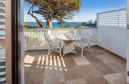 Mount Martha Apartment | Mt Martha Villas Eagle Suite Stunning Beachfront Accommodation