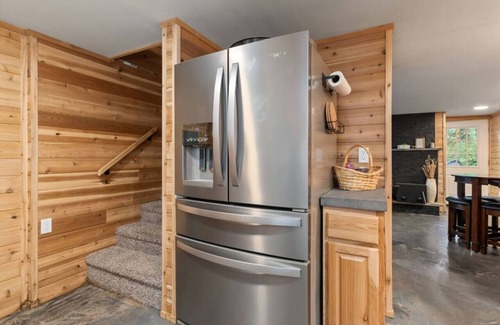 Paradise Estates Cabin | Mt Rainier Cottage, Large Patio, Hot Tub, Firepit!
