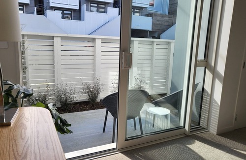 Wellington House | Mt Vic City Fringe w/free carparking