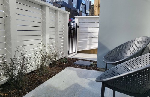 Wellington House | Mt Vic City Fringe w/free carparking