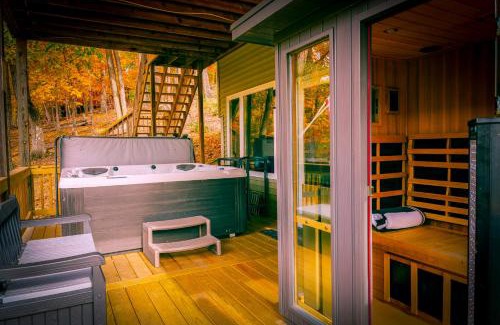Massanutten House | Mt Views - Sauna - Hot Tub - Adulting - Family Fun