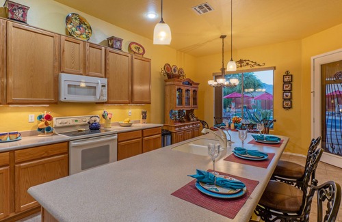 Gold Canyon House | Mt VIEWS, Trails & Golf Oasis, Resort Amenities: Htd POOL, Spa, Putt Green, 3 Mt Bikes