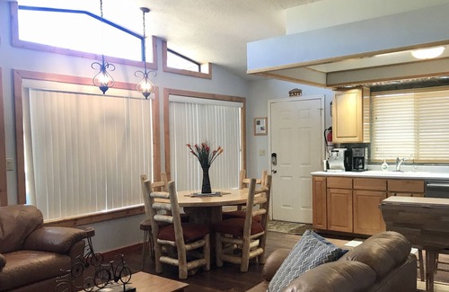 Apple Valley House | Mt. Views, Xtra Sanitized, Quiet, Loaded Rec Room, 2 living areas