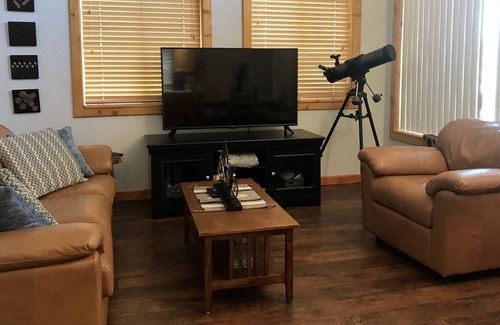 Apple Valley House | Mt. Views, Xtra Sanitized, Quiet, Loaded Rec Room, 2 living areas