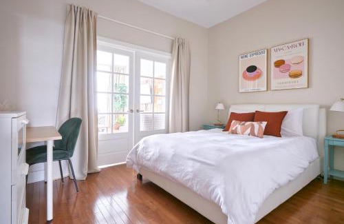 Plateau Mont Royal Apartment | MTLVacationRentals - The FabFour