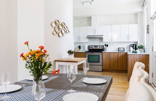 Mile End Apartment | MTLVR #08 | Mile End area, 2BA, near the mountain