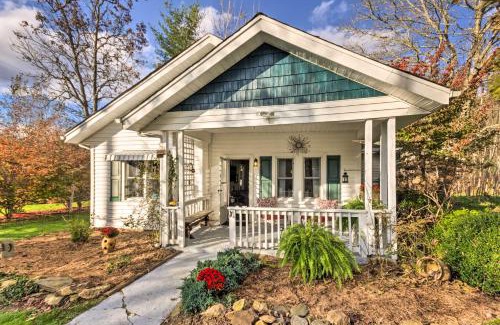 Newland House | Mtn Cottage with Fire Pit in Newland!