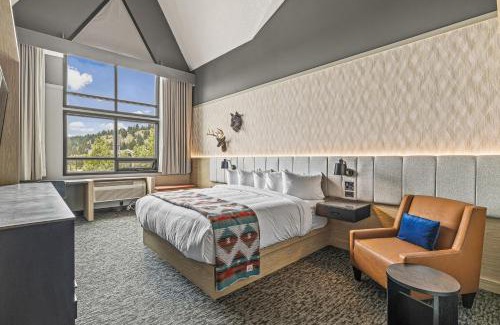 Silvertip Hotel | MTN House By Basecamp