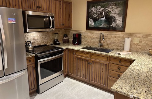 Breckenridge Condo | MTN. Thunder 2BR/2BA Corner Unit - 2 Queens in guest bedroom - 1 Block from Town