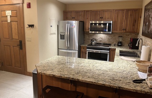 Breckenridge Condo | MTN. Thunder 2BR/2BA Corner Unit - 2 Queens in guest bedroom - 1 Block from Town