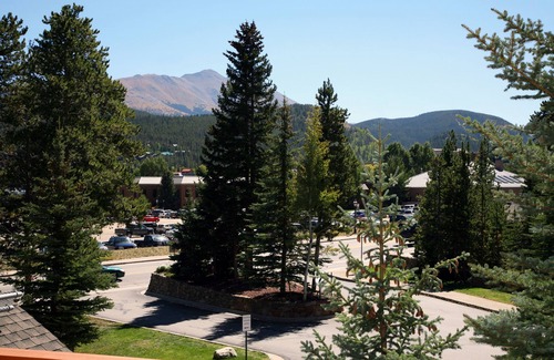 Breckenridge Condo | MTN. Thunder 2BR/2BA Corner Unit - 2 Queens in guest bedroom - 1 Block from Town