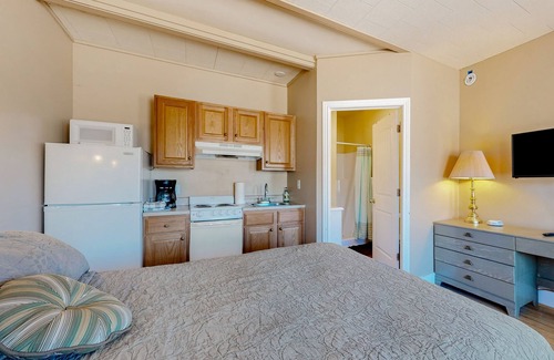 Naturita House | Mtn-view aparthotel with kitchen, patio, grill