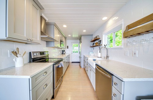 Camano Island Cottage | Mtn-view Camano Island Retreat Overlooking Beach
