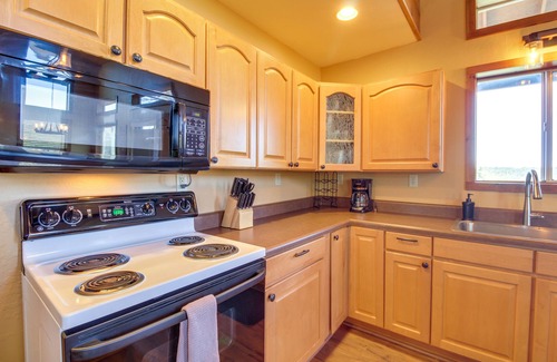 Show Low Cabin | Mtn-View Hilltop Hideaway w/Deck in Show Low